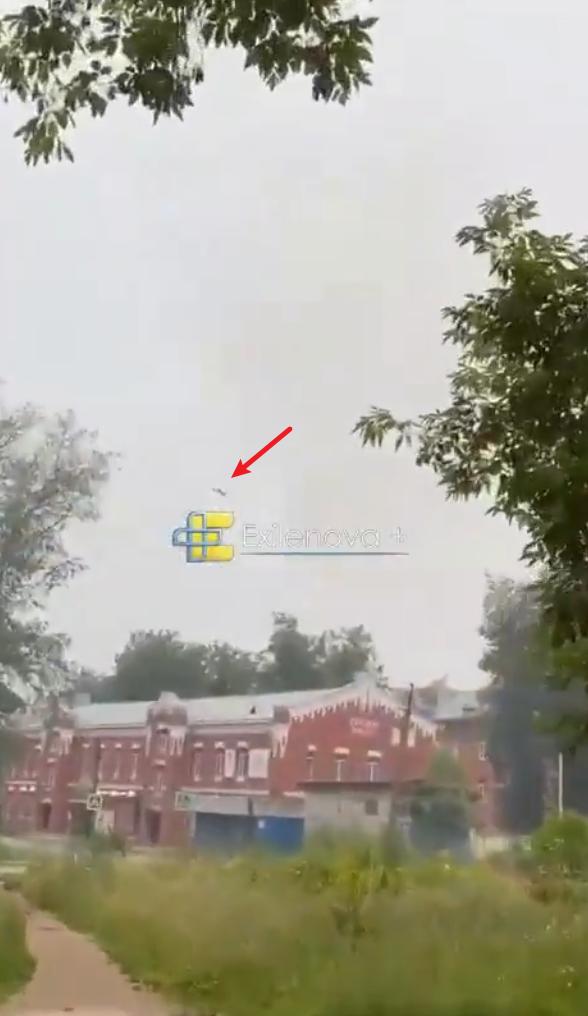今天上午，乌克兰无人机袭击了列宁格勒州卢加地区。据报道，袭击目标是俄罗斯第26导