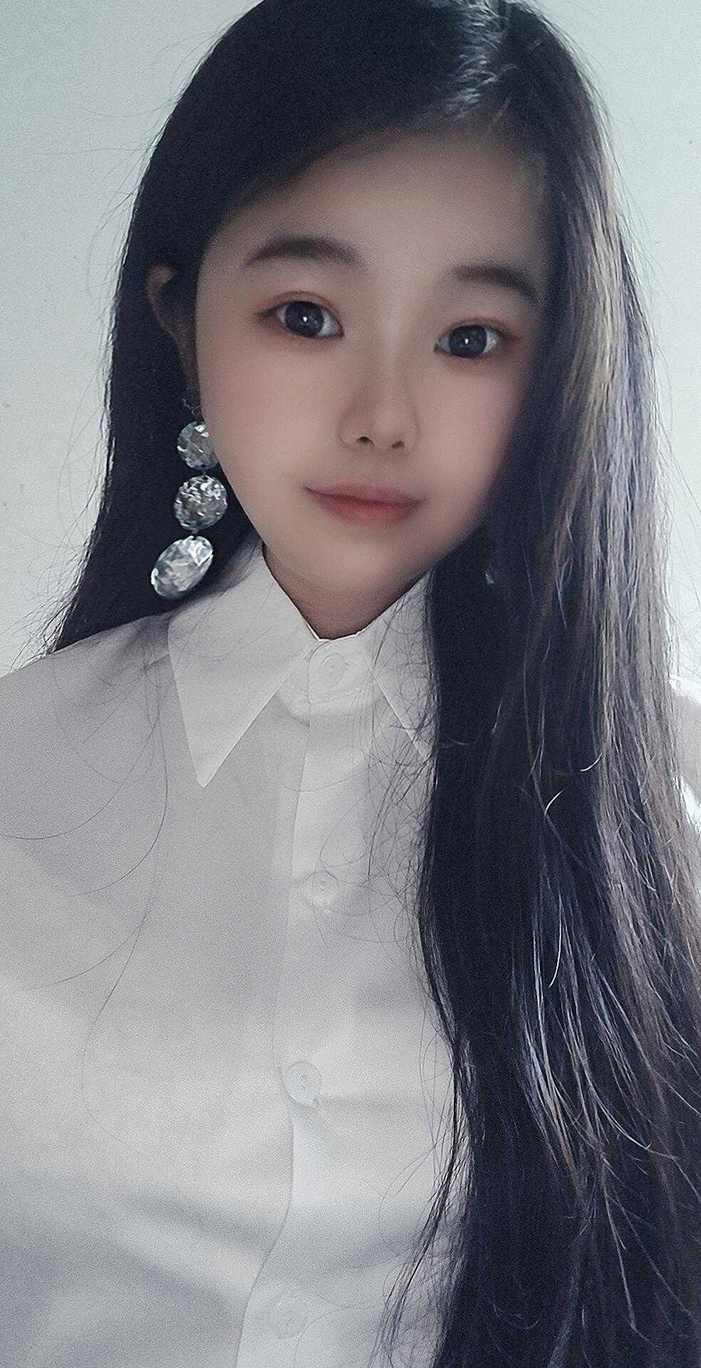 一直不明白，为啥上面有些女人会对一个陌生人攻击。看到别人脸好看要攻击。...