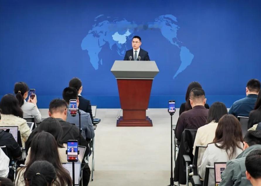 国台办一锤定音：统一后台湾这笔天价账单，直接归零！

四月中旬，国台办在北京的例