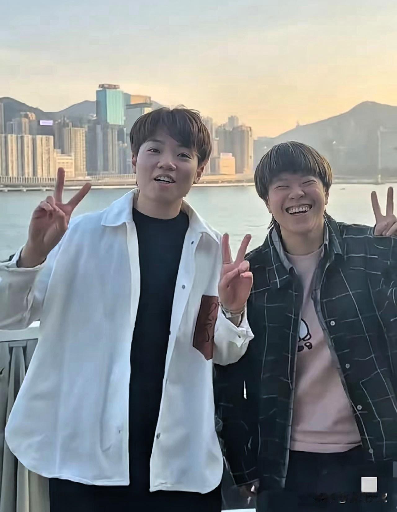 大迪去香港笑的这么开心！
杜姐曾经说:
我想让大迪做我嫂子！

杜姐没开玩笑，