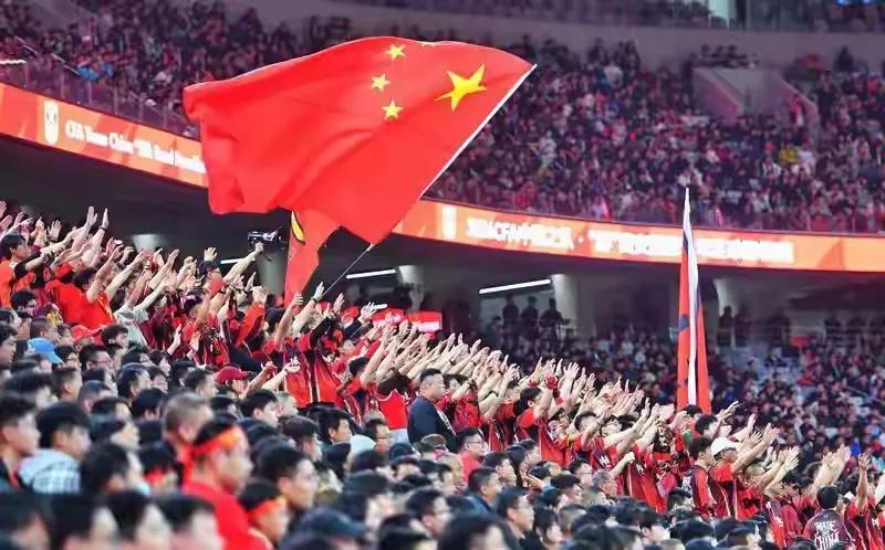 中国U23队手握一球优势踢的更加游刃有余

中国队上半场通过杜月徴的世界波进球，