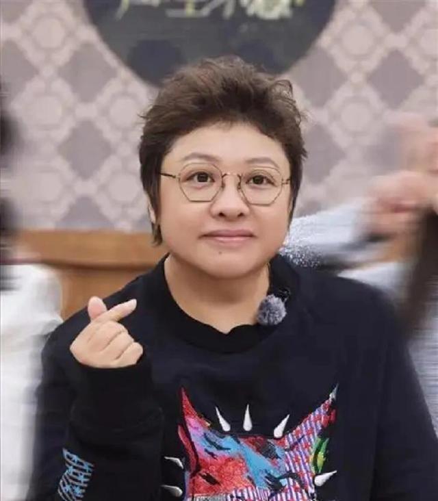 2015年，主持人曾问韩红，“你想过生一个孩子吗？”，韩红说，“想过，在我39岁