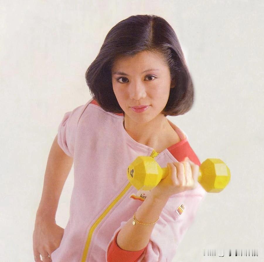 🎆永远的翁美玲👇
谁懂啊！翻到1984年的旧杂志，直接被翁美玲这组图戳中了！