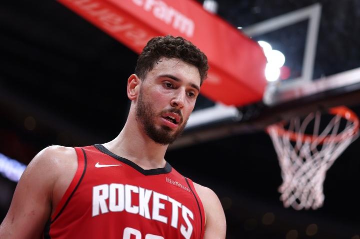 申京休赛期又在升级！名训练师盛赞：联盟技术最细腻大个子之一
看NBA上咪咕视频，