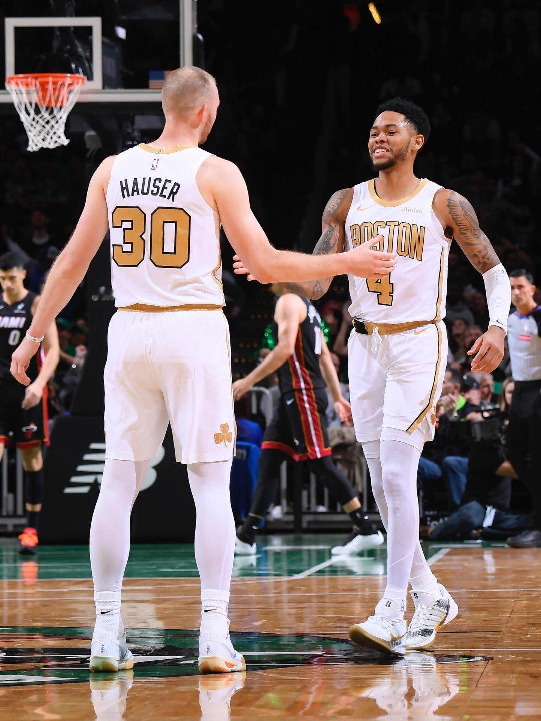 凯尔特人图库 安芬尼-西蒙斯社交媒体晒照：赛季过半，新的生活还不错！☘️凯尔特人