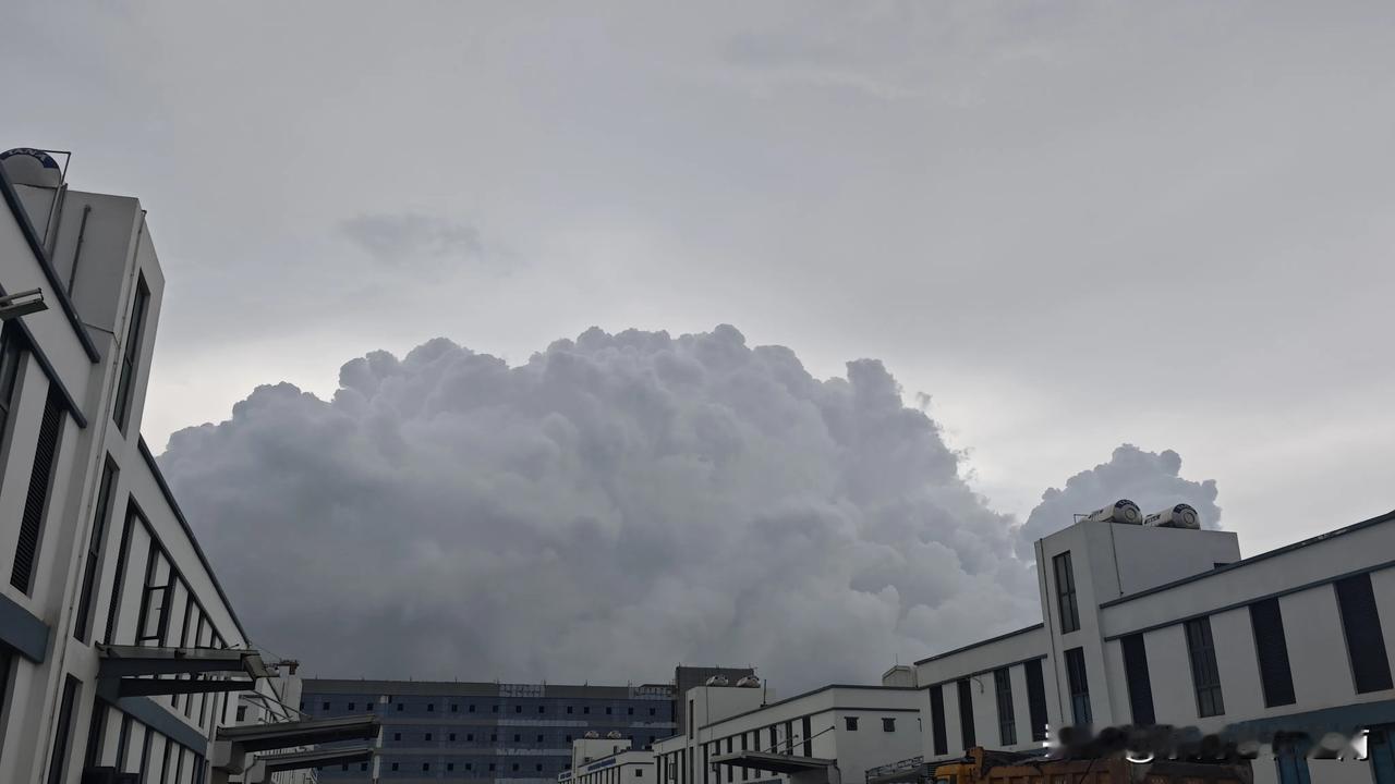 今年不知道是怎么了，连越南都是时常有雨，近日看到国内很多地方遭水淹，特别是贵州，