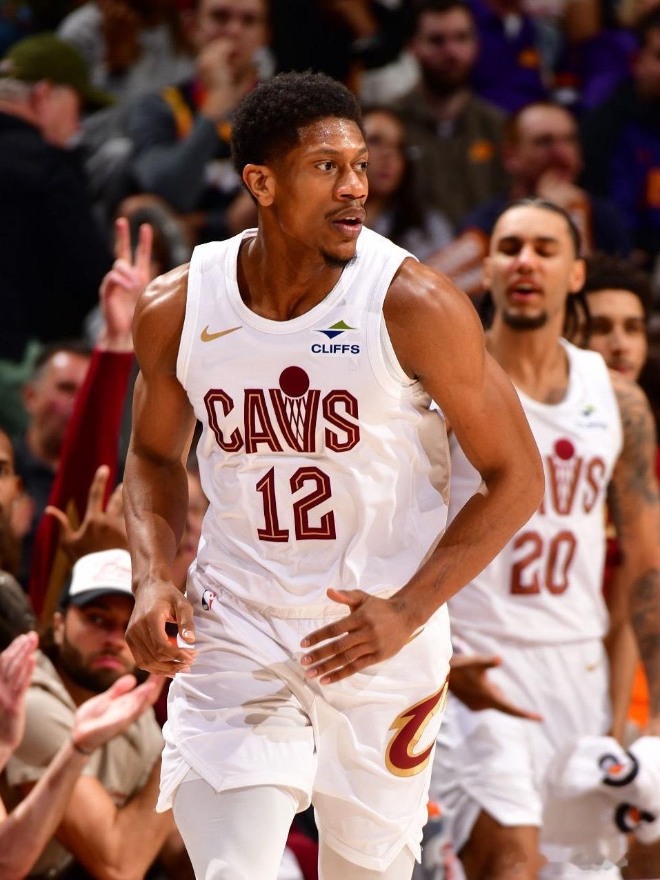 Siegel：消息人士透露，湖人尝试用八村塁和克内克特交易亨特，但是没有收取到任