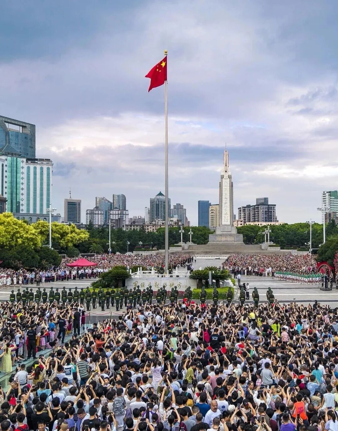 今天是八一建军节1927年8月1日，南昌起义，打响革命的第一枪99年过去，这座英