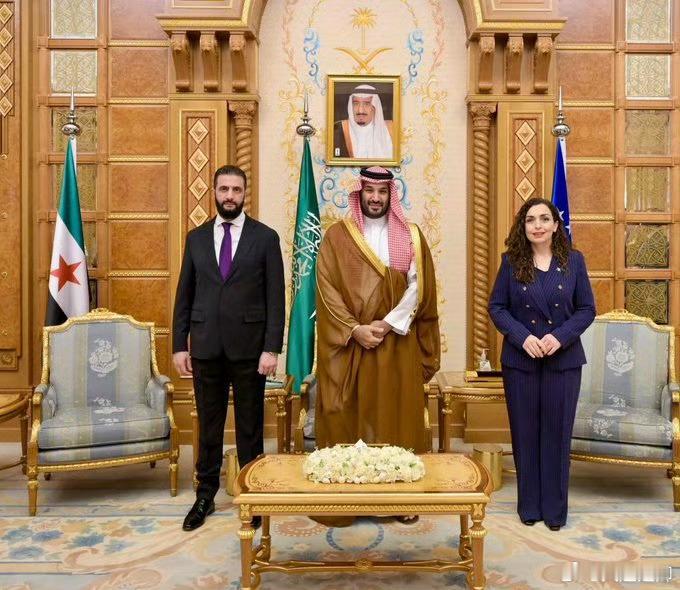 朱拉尼在沙特会见科索沃官员，宣布叙利亚正式承认科索沃。 ​​​