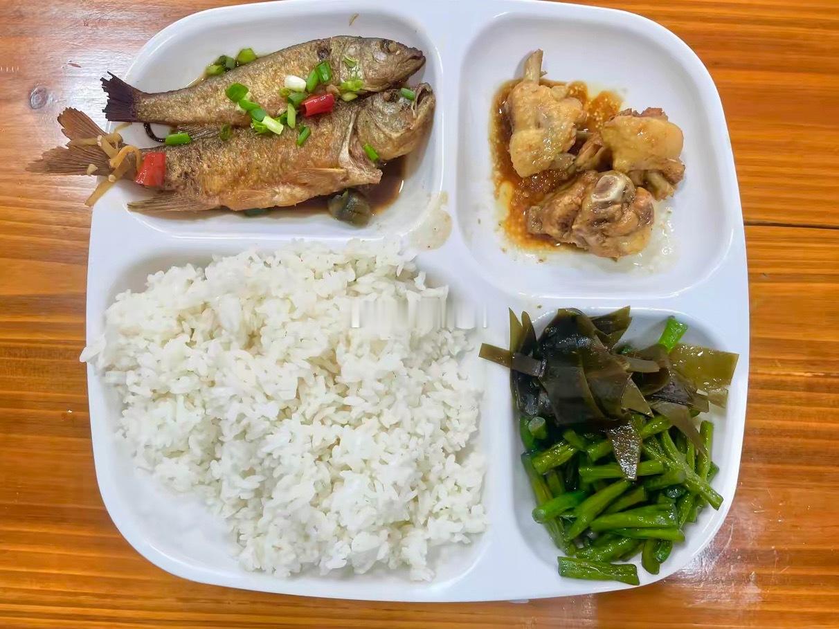 晒晒工地上大锅饭1.5一餐的饭 