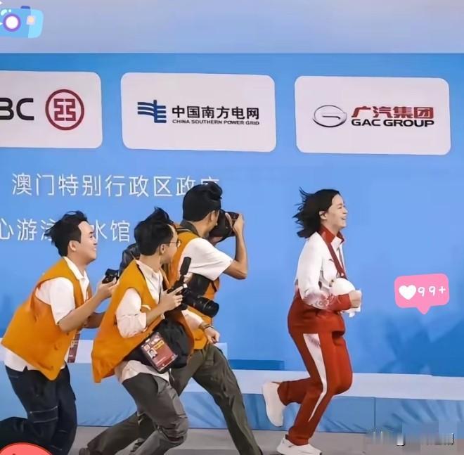 估计婵宝自己都没料到，随手一张合影居然火出圈，越看越让人忍不住嘴角上扬！
 
照