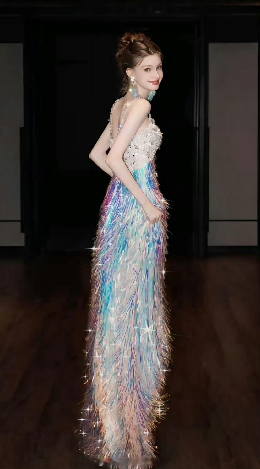 看到这件礼服，你第一个想到的女明星是谁？ ​​​