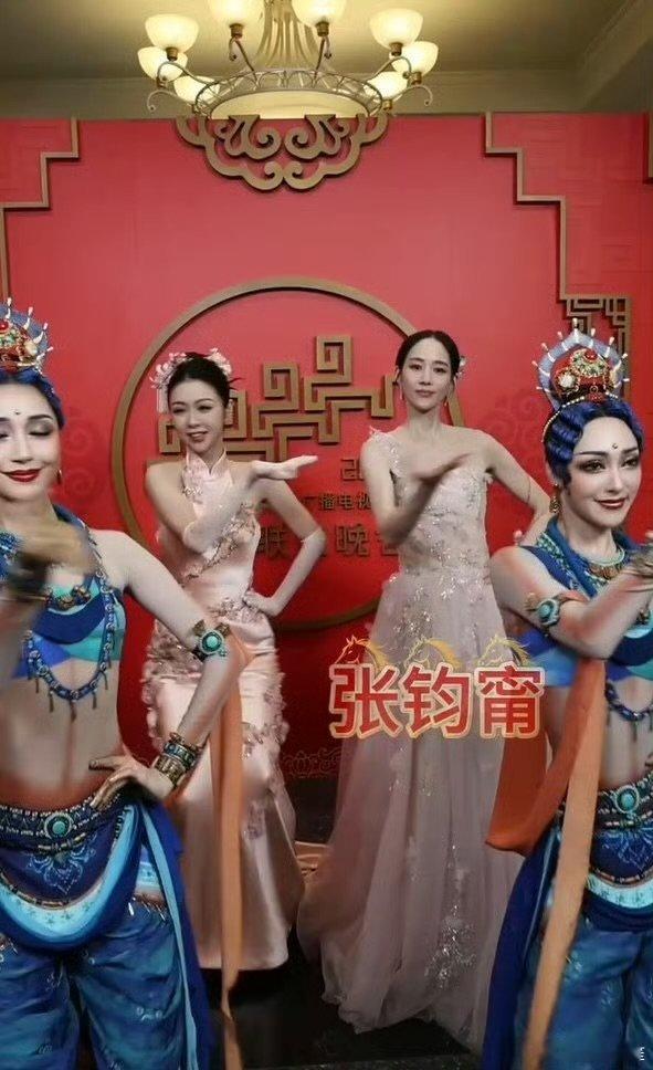 春晚龟兹手势舞挑战李兰迪王玉雯等同台，《丝路古韵》的龟兹手势，每一招都是千年传承