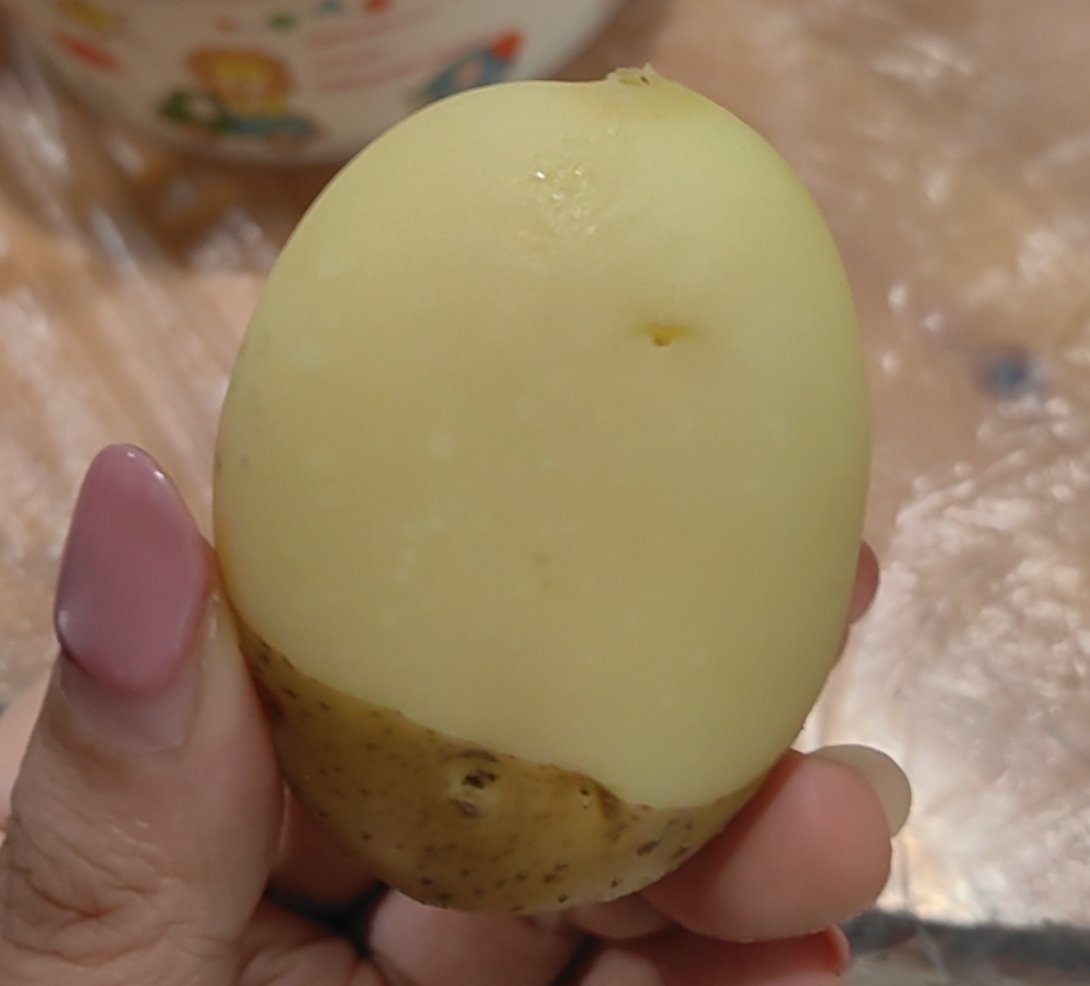 莫名其妙乱找个座位都能坐到我不认识的副院长旁边 但毫不影响我的食欲。我明明刚吃了
