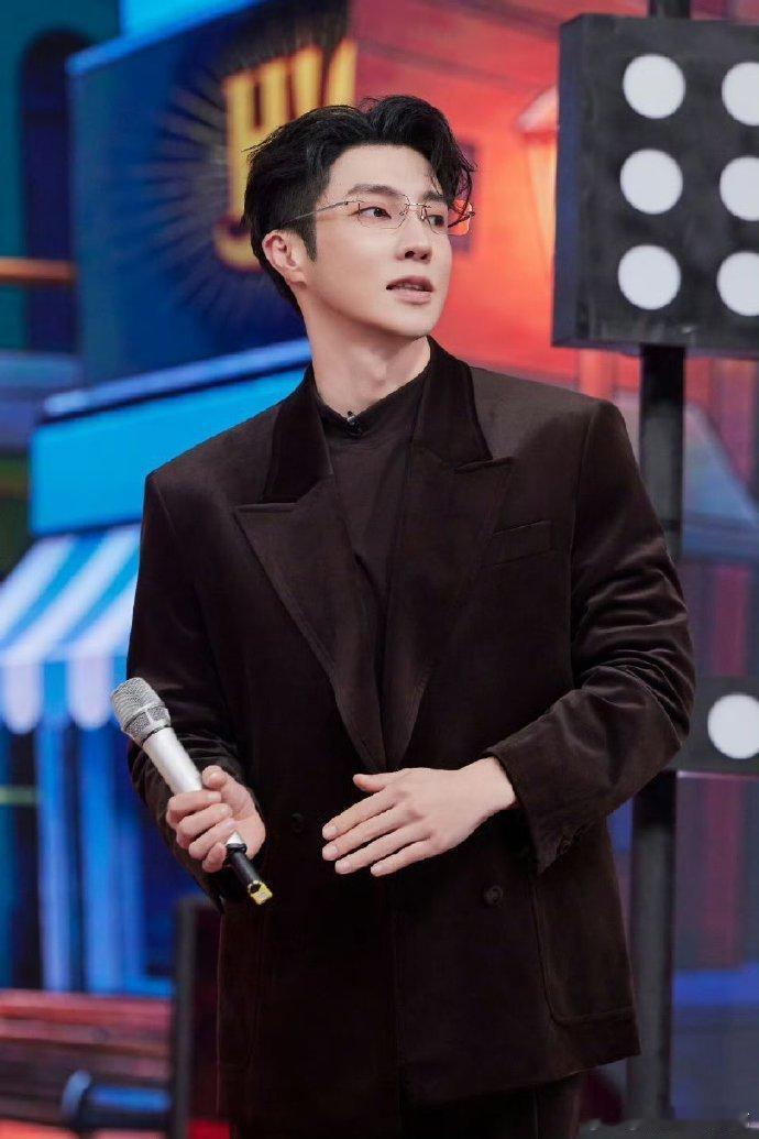 高瀚宇帅倒了原来是形容词你好星期六这期节目被高瀚宇狠狠圈粉，颜值气质稳居在线，穿