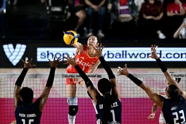 8月28日，世锦赛女排小组赛结束争夺，中国女排表现出色以3-0击败多米尼加女排，