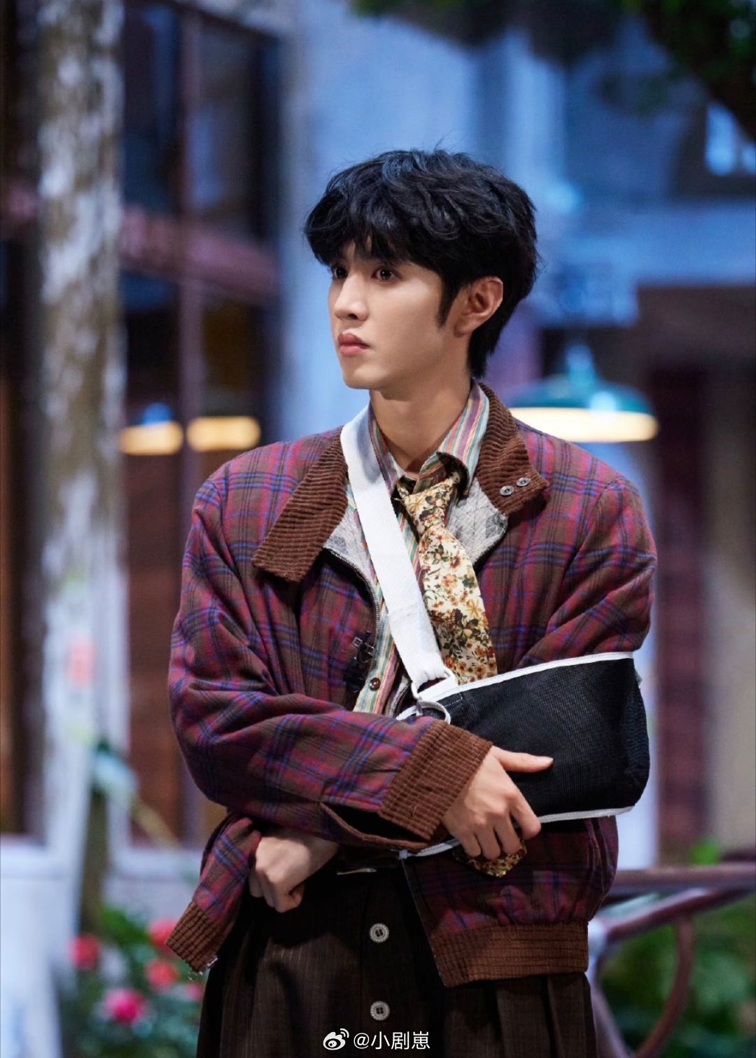 陈哲远骨折是自己洗澡摔的大侦探11大侦探 没想到陈哲远骨折原因这么意外，看着就很