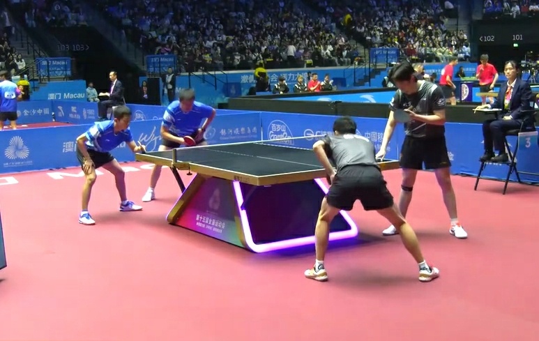 全运会乒乓球男子团体1/4决赛，北京vs辽宁第一场，马龙/王楚钦3比0袁励岑/侯