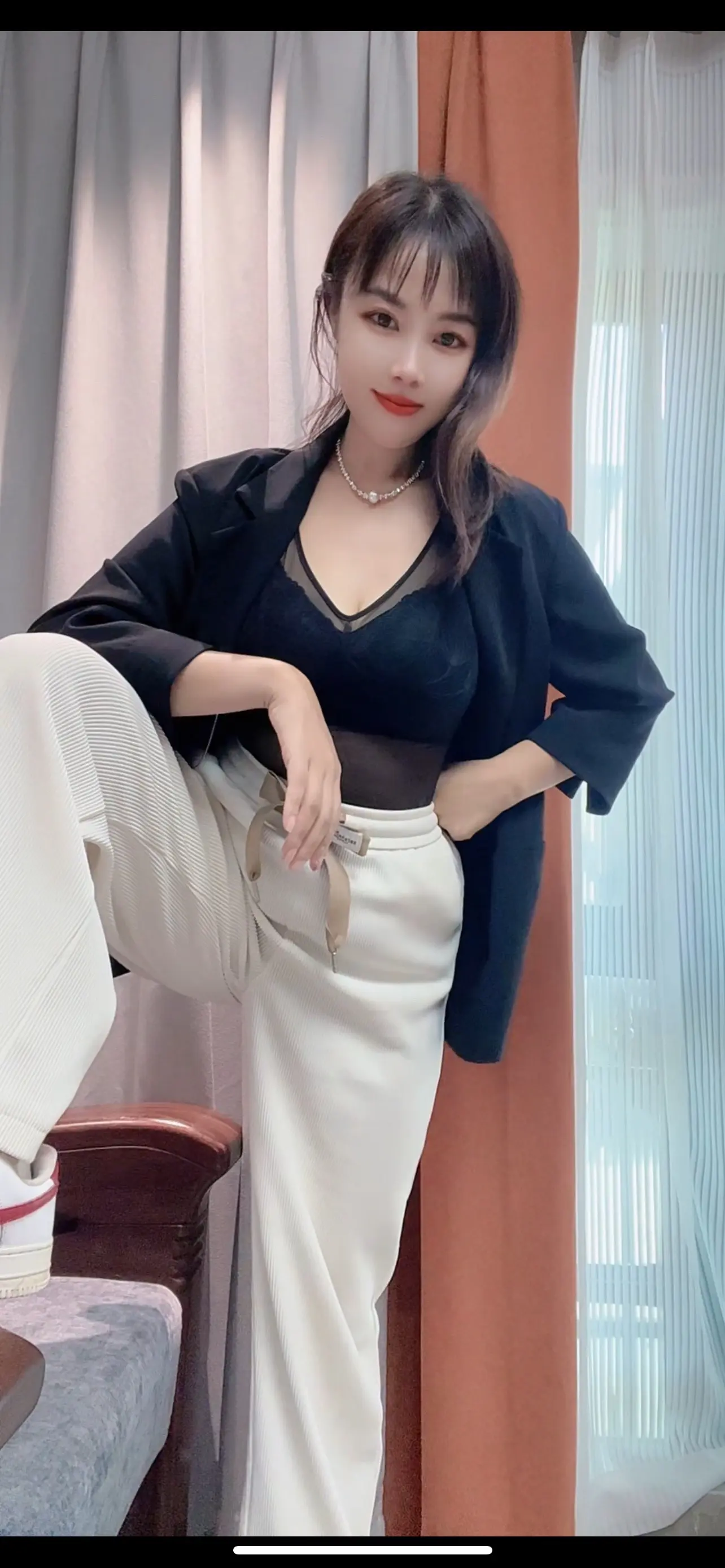 别人婆娘很好看，都是拿钱在打扮