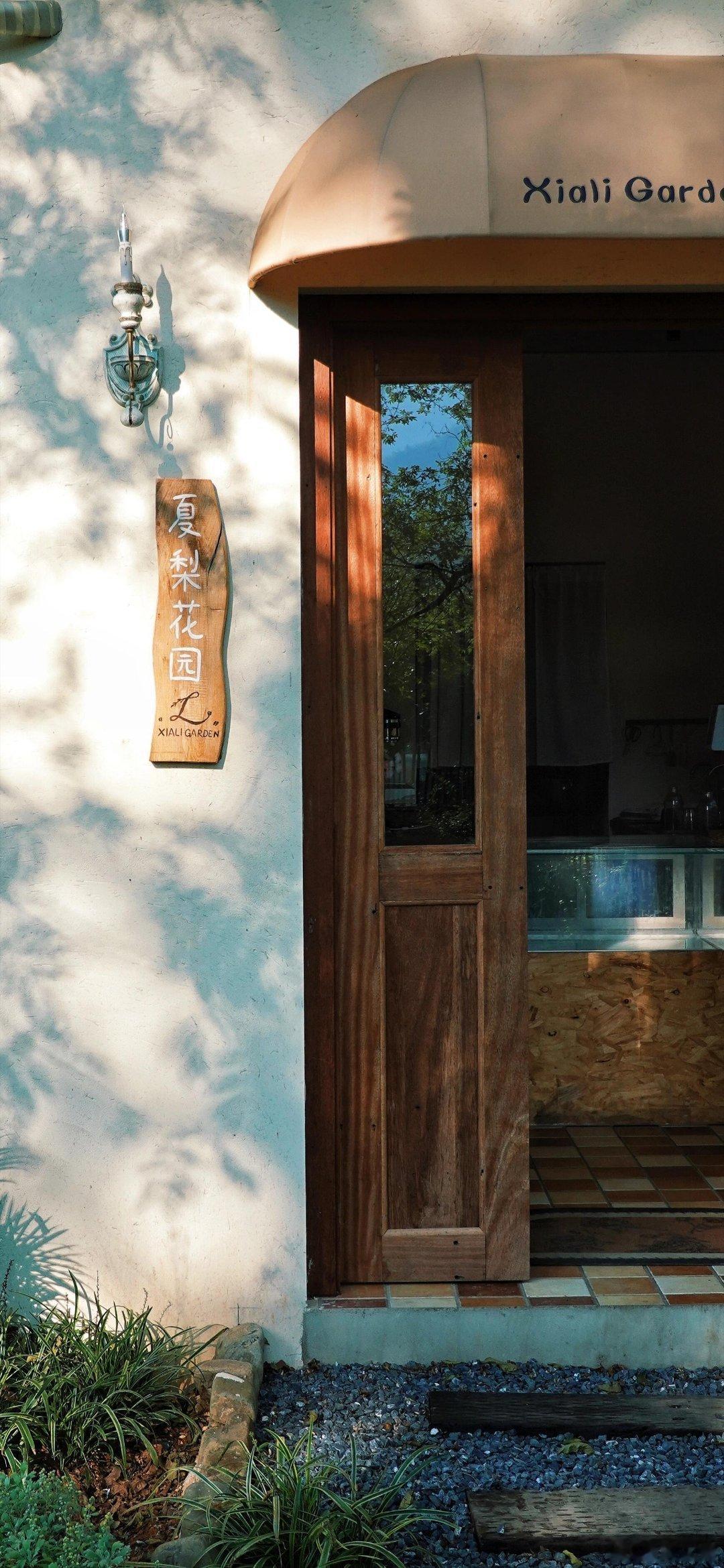 “我的青春太过于安静，以至于到它结束，都没反应过来，自己已经是一个成年人了。没有