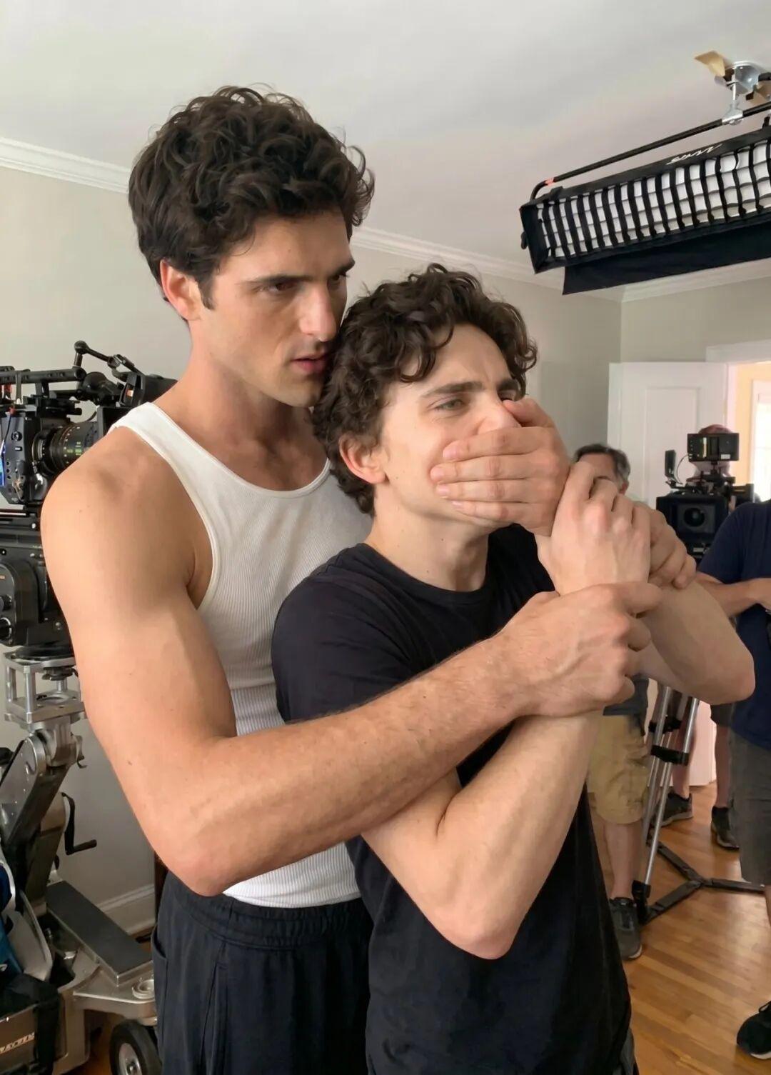 网友用 AI 生成了 Jacob Elordi 和 Timothée Chala