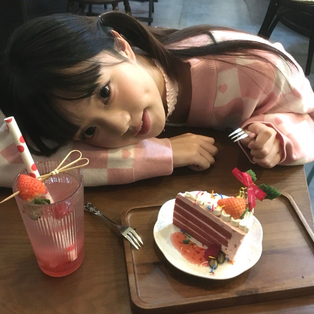 这个角度好可爱哦🍓🍰 ​​​