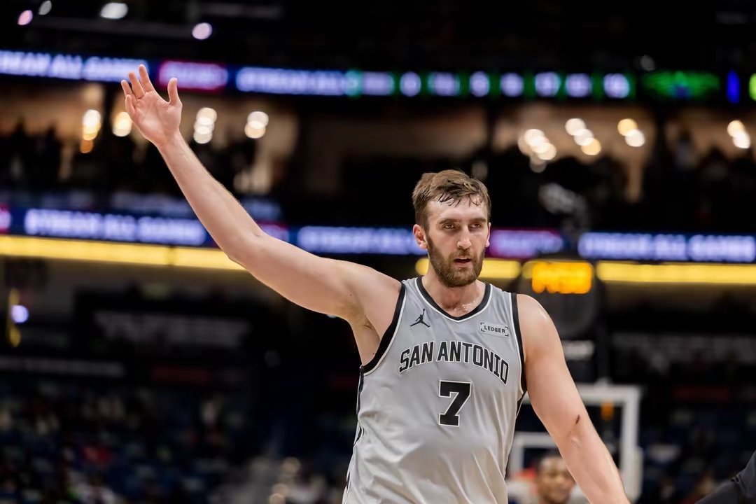 真尽力了！科内特9中7拿14分怒抢5个前场板 正负值+7全队最高nba马刺 12