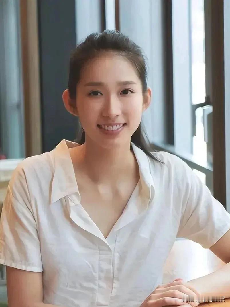 江旻憓和林志玲也太像了吧！就像双胞胎姐妹一样。不说名字大家一定以为就是林志玲，甜