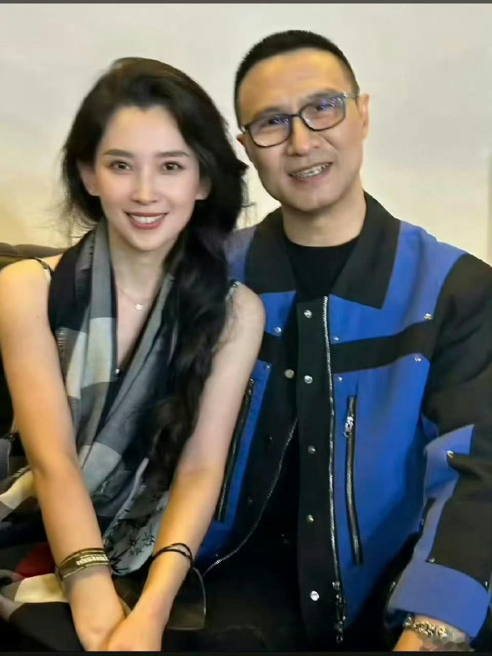 汪峰森林北带孩子聚餐不是说分手了吗 一大家子这不稳稳地幸福吗 