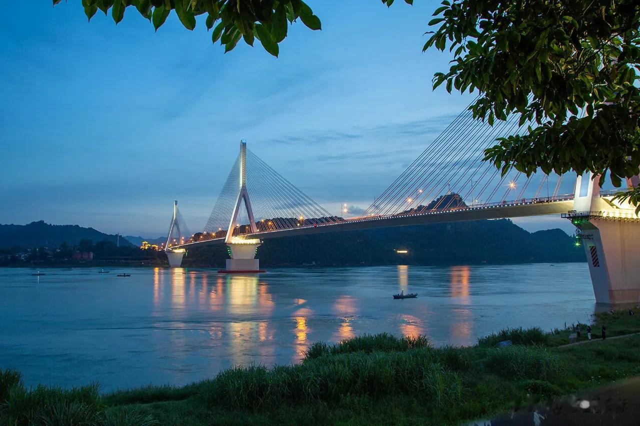 【每日一景20230828】拍于湖北宜昌市夷陵大桥 