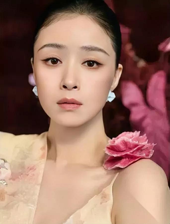 蒋欣为啥还单着？不是没人追！

她42岁却看透：结婚不是渡劫局。

早年被资本试