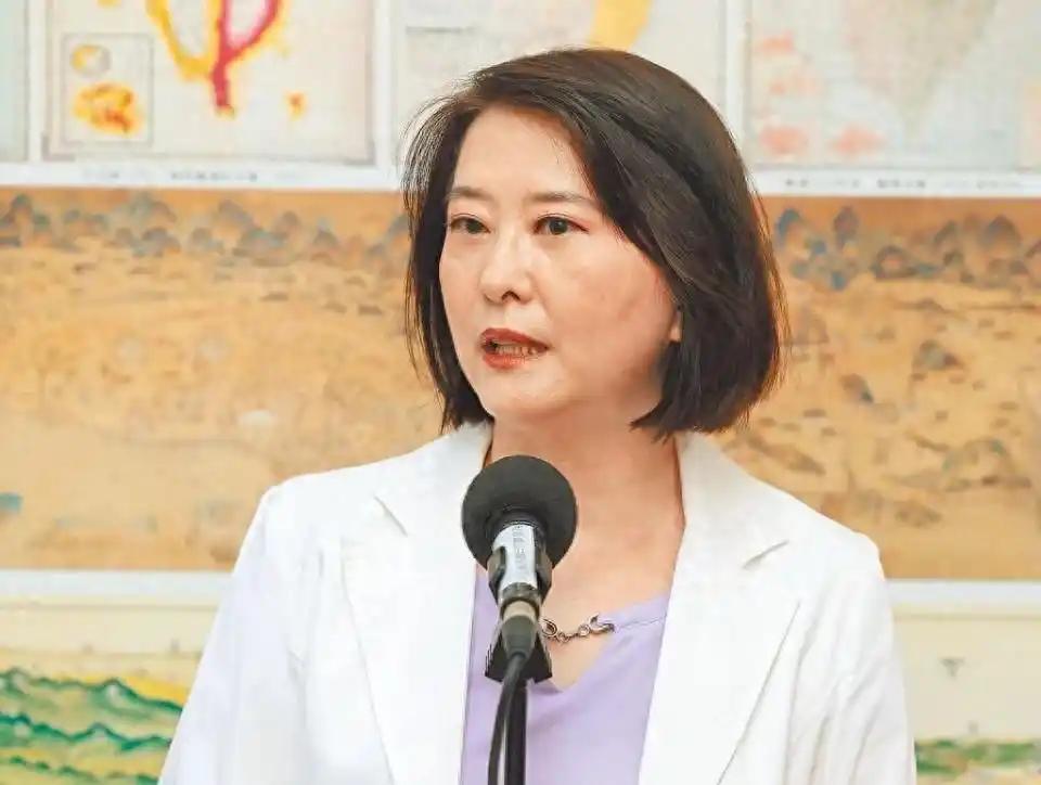 台湾立法院的检察总长、中选会人事审查会，上演了一出荒诞戏码。

民众党不分区立委