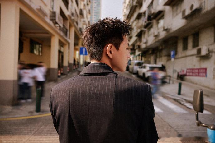 李现发的氛围感照片李现澳门记忆更新 李现发的氛围感照片，李现澳门记忆更新，是出片