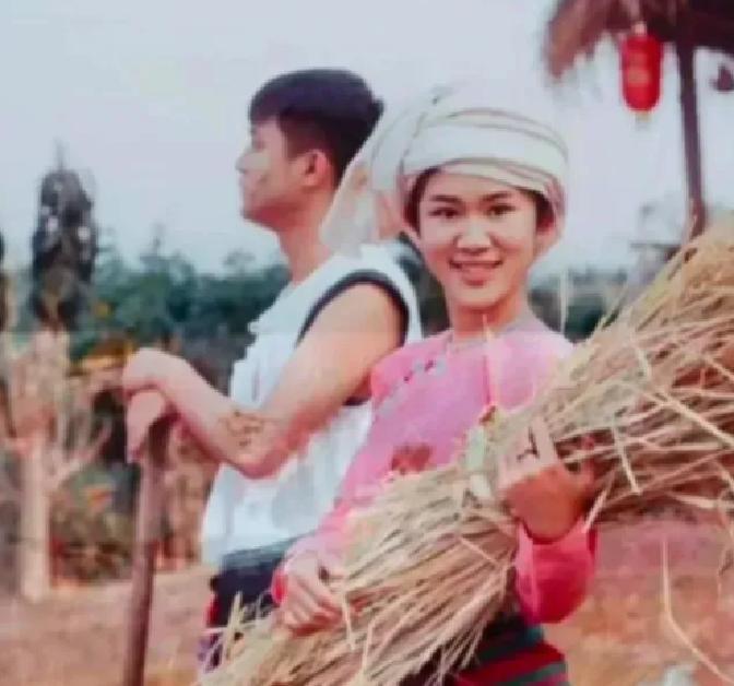 知青被马蜂蛰伤眼睛，傣家大嫂出手相救遭抛弃，少年以一生相守报恩
 
知青杨俊在云