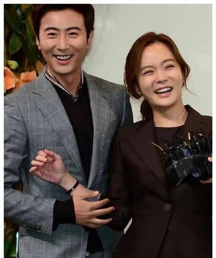 高梓淇感情时间线高梓淇孙晓彤时间线高梓淇回应和前妻关系 看完高梓淇完整时间线才知