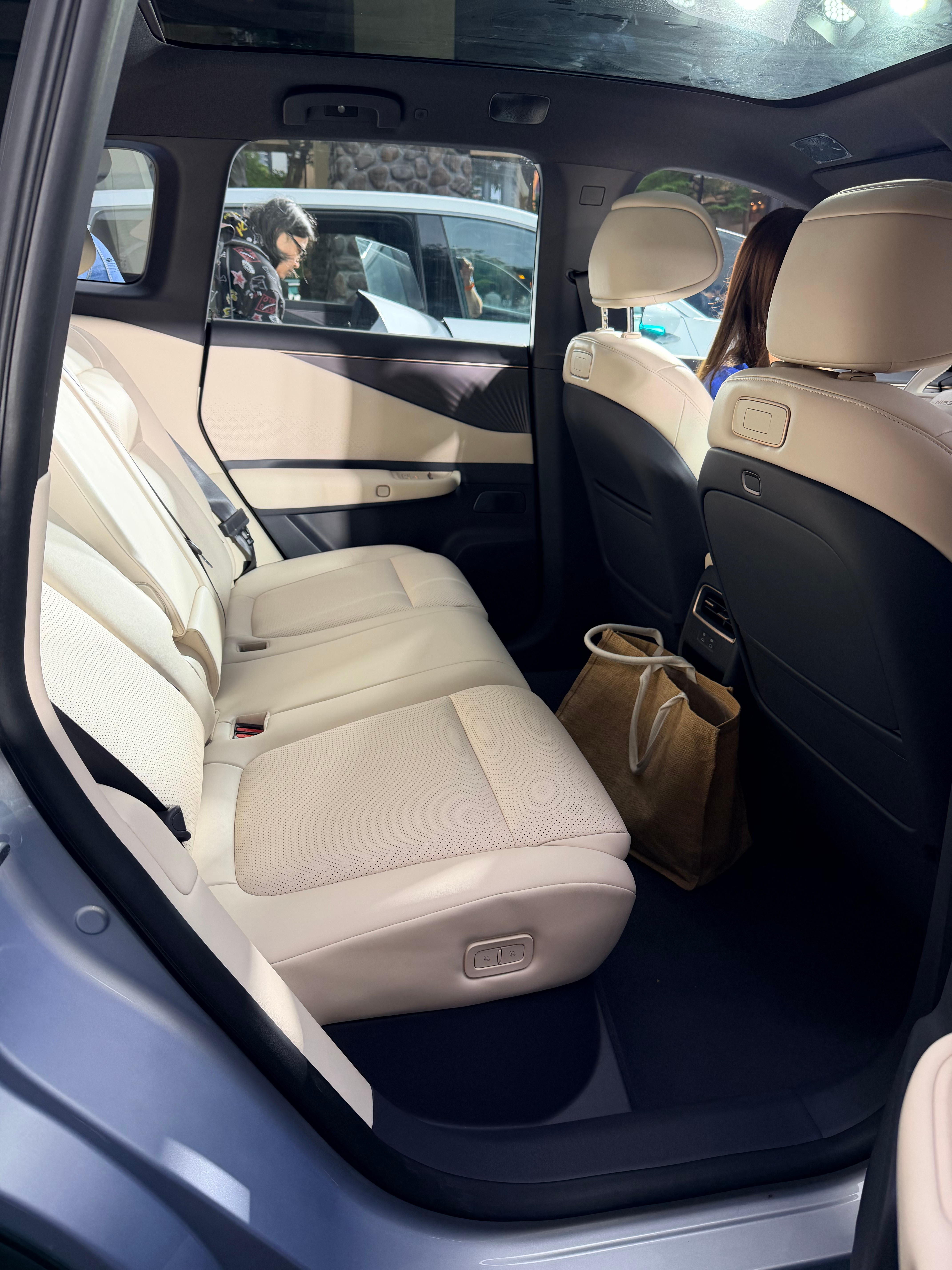 今天来参加东风日产 NX8 预售发布会。你们觉得 NX8 会多少起售？新能源汽车