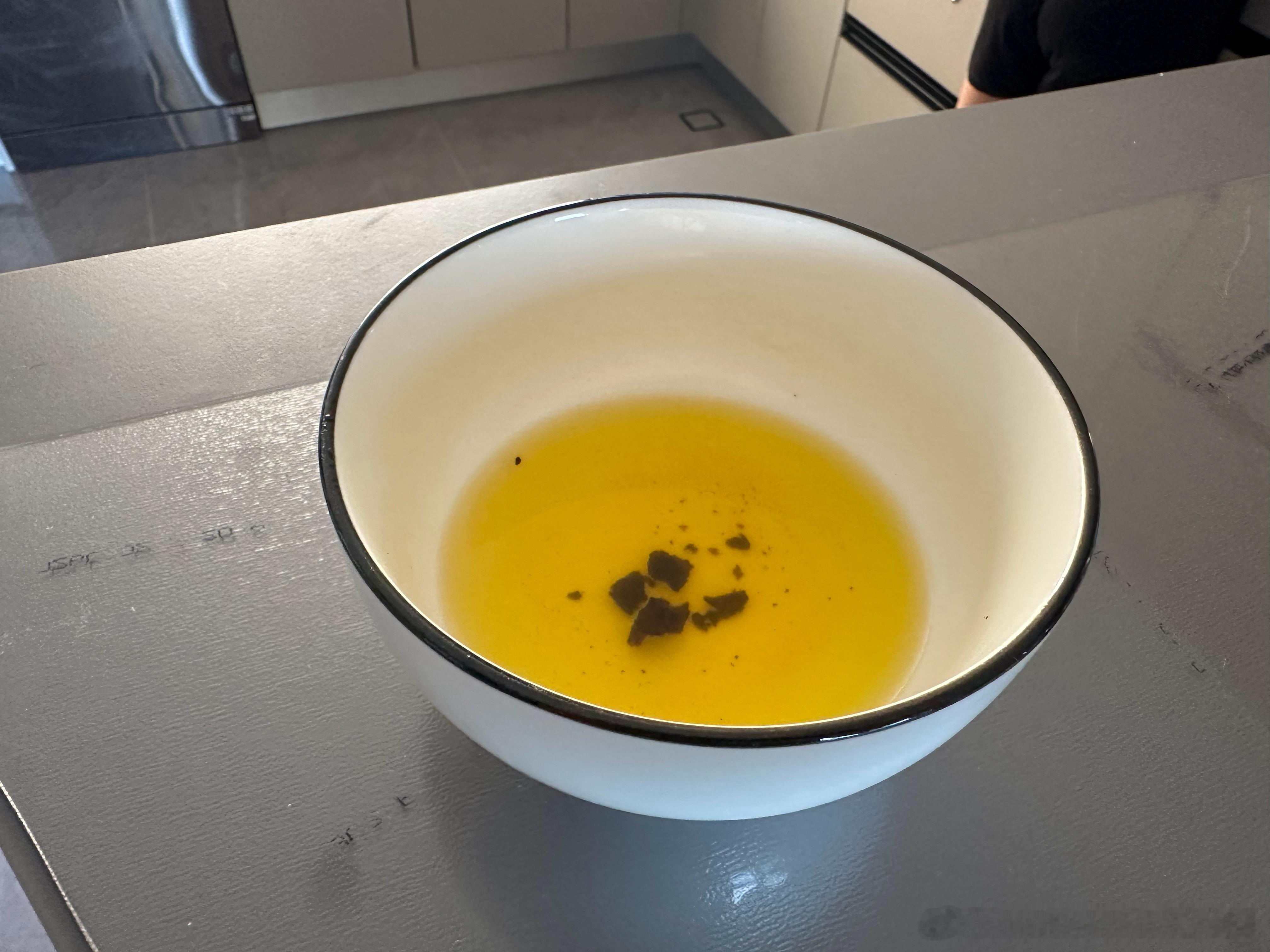 你们说的黄连泡奶嘴对棣棣来说根本就不存在！上次苦瓜水还假哭了一下，这次没有任何影