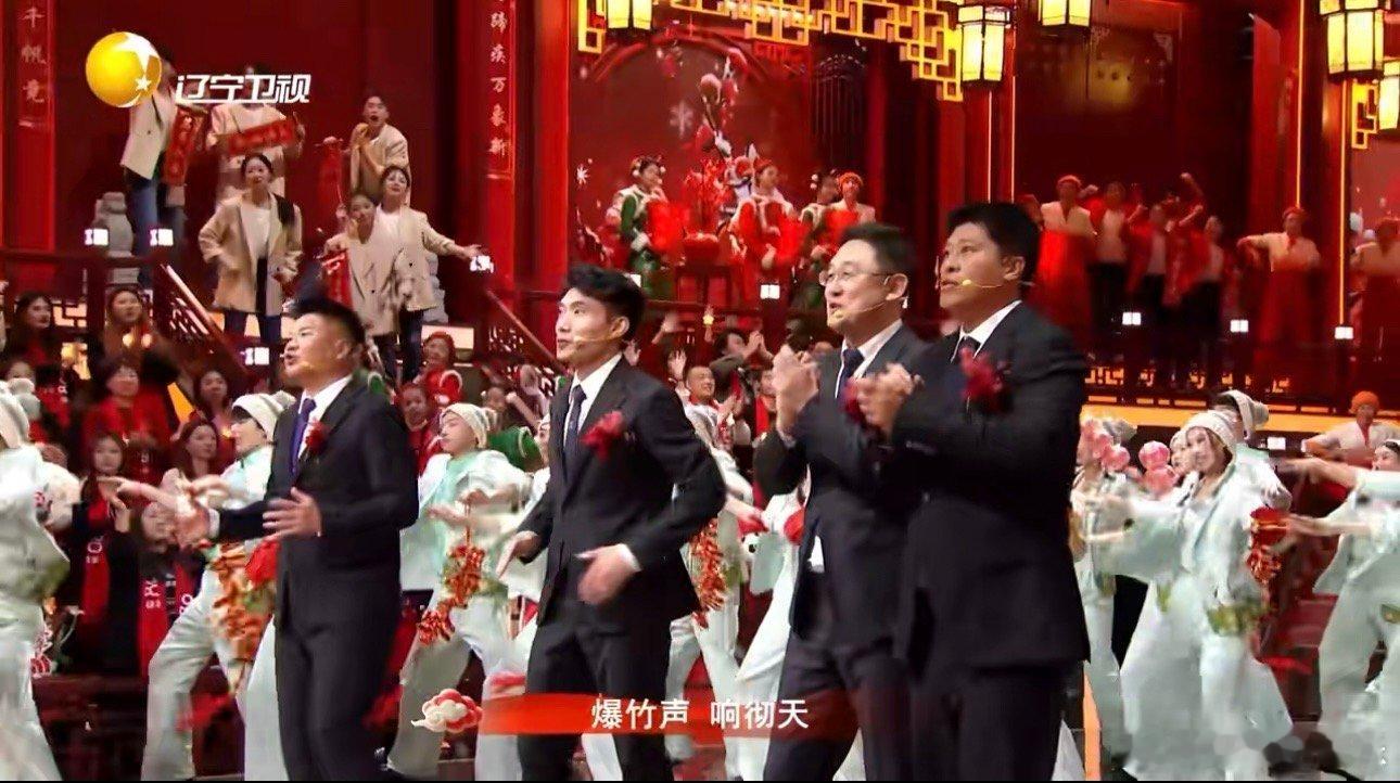 辽宁足球F4辽宁春晚跨界说唱辽宁春晚 一脚踢向回忆，一曲唱给家乡。辽宁足球F4 