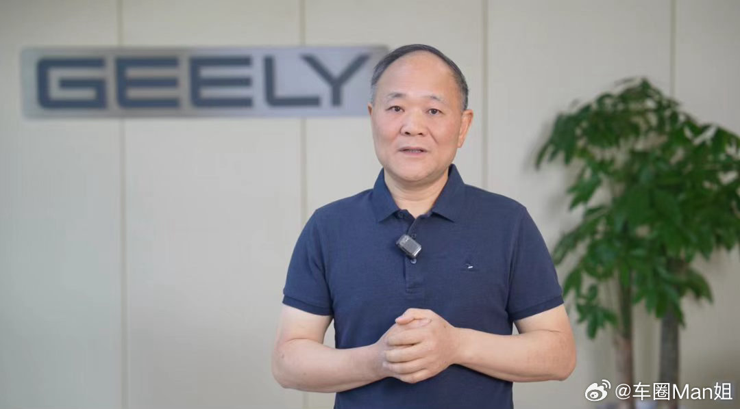 李书福亲自站台，吉利汽车的估值逻辑，该彻底重算了最近港股汽车板块的分歧，比以往任