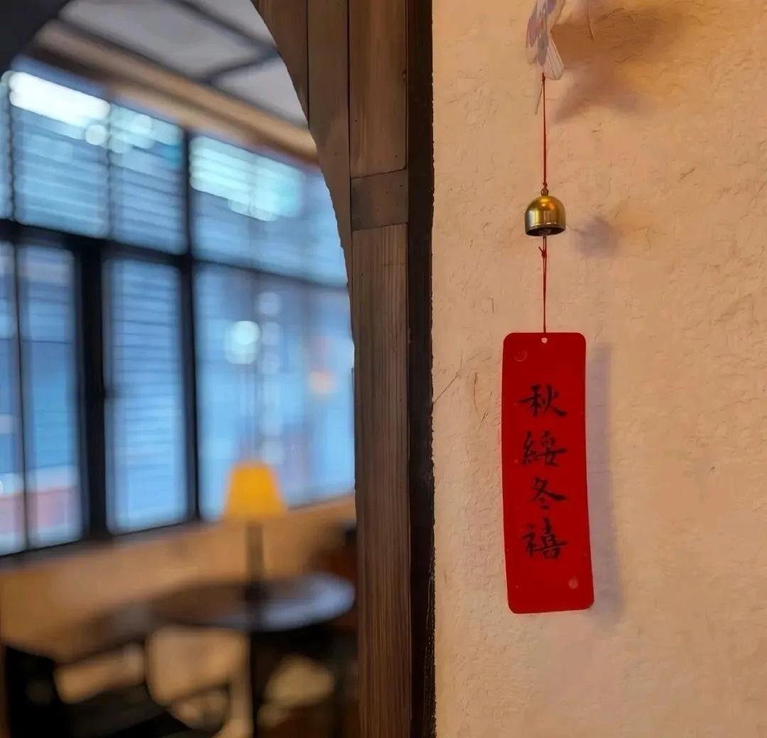 大家都愿意盲从，好像世界上最安全的事就是让自己消失在“多数”之中。 

——李娟