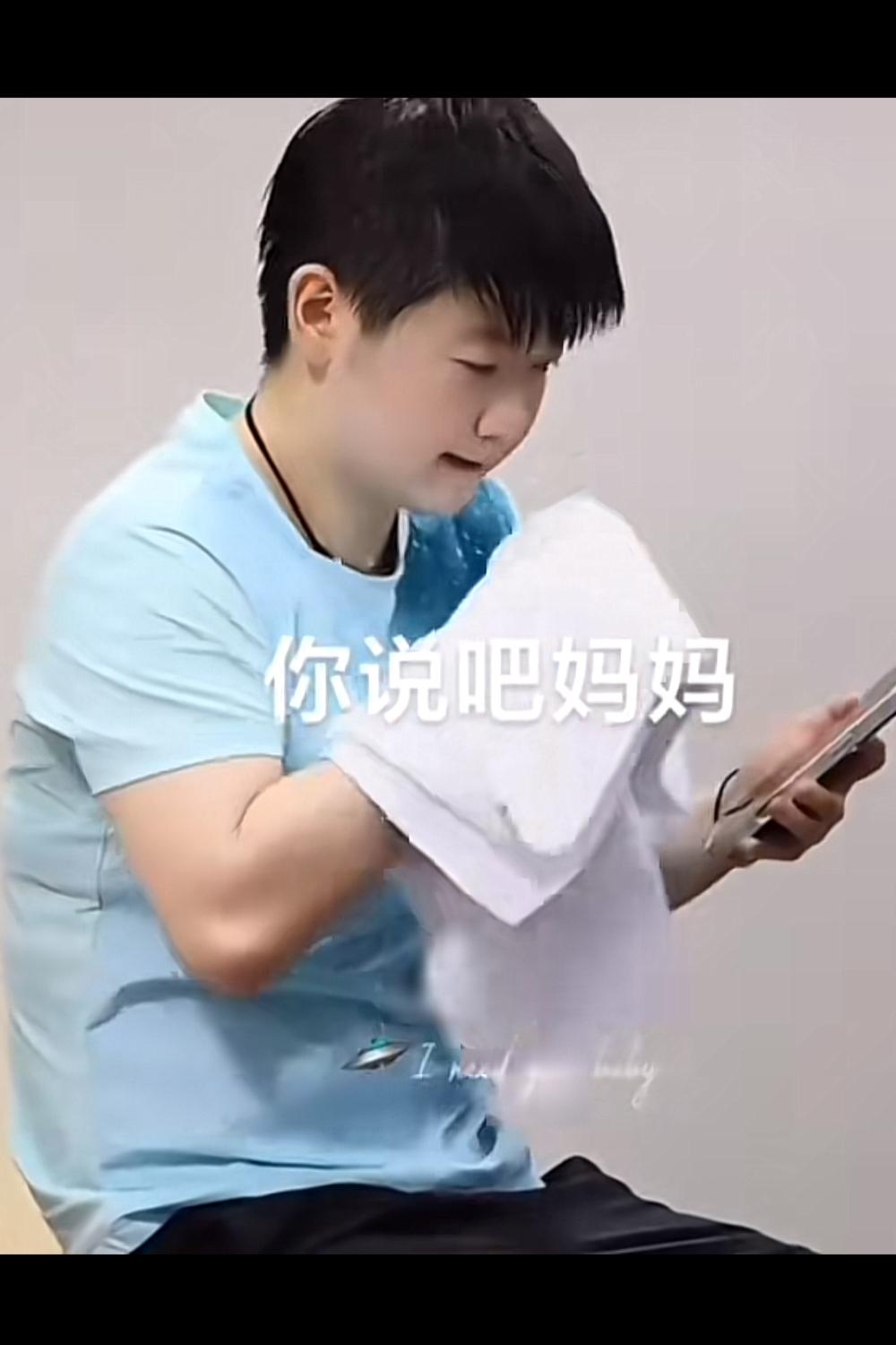 莎妈：莎莎，怎么样？
莎：妈妈，我觉得很好。

莎妈：最近脚踝伤怎样？
莎：还行