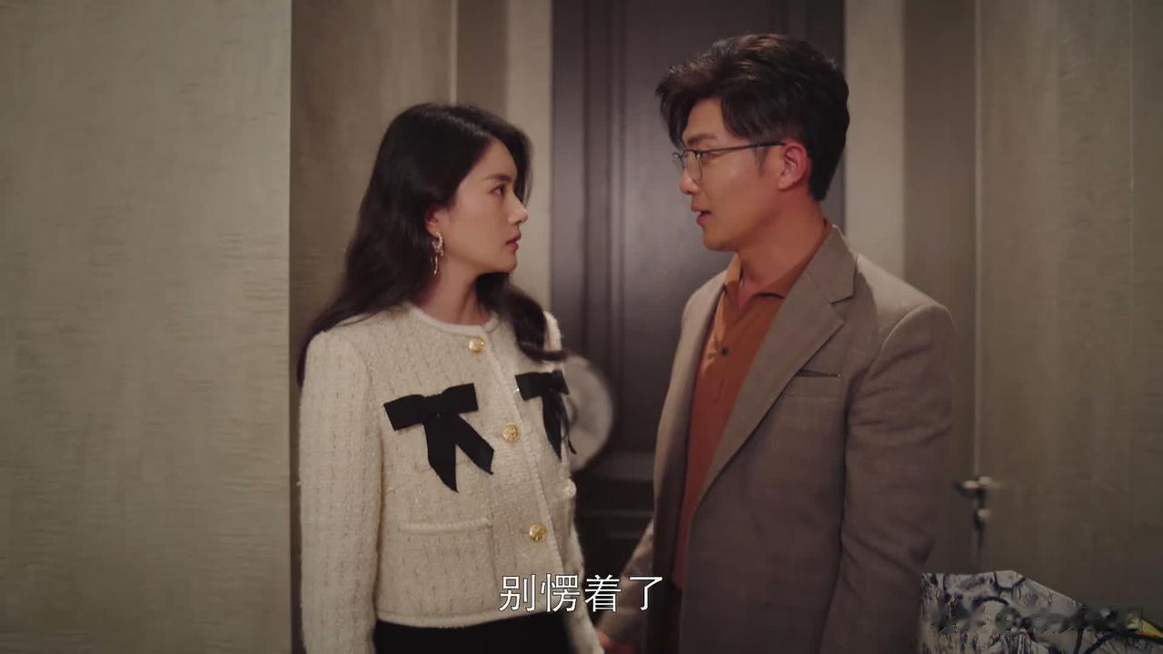 我去！这姑娘又干了一件蠢事儿....

感觉黄嘉仪爱上卫明之后，就没正常过：

