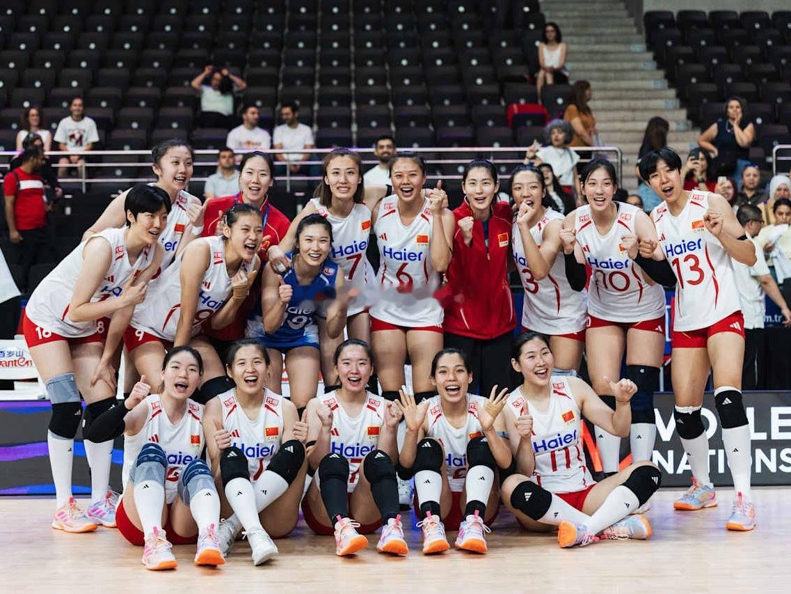 中国🇨🇳女排延续上场对阵德国队的阵容✅中国🇨🇳女排对阵法国🇫🇷女排1
