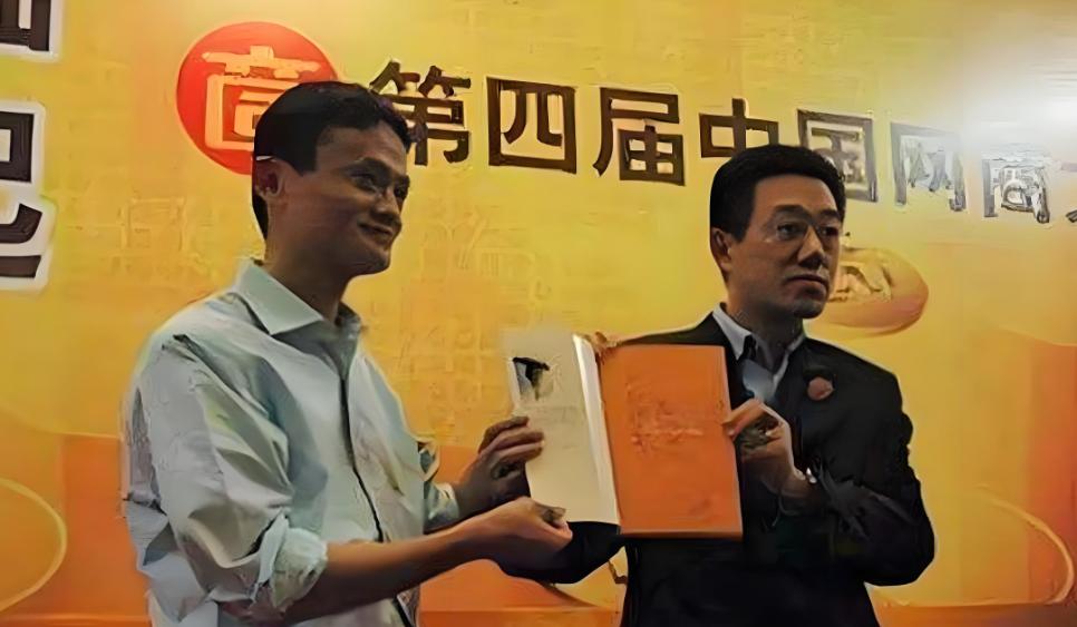 2007年，马云把刚为阿里巴巴赚了2000亿的孙彤宇踢出了淘宝。马云还很得意，以