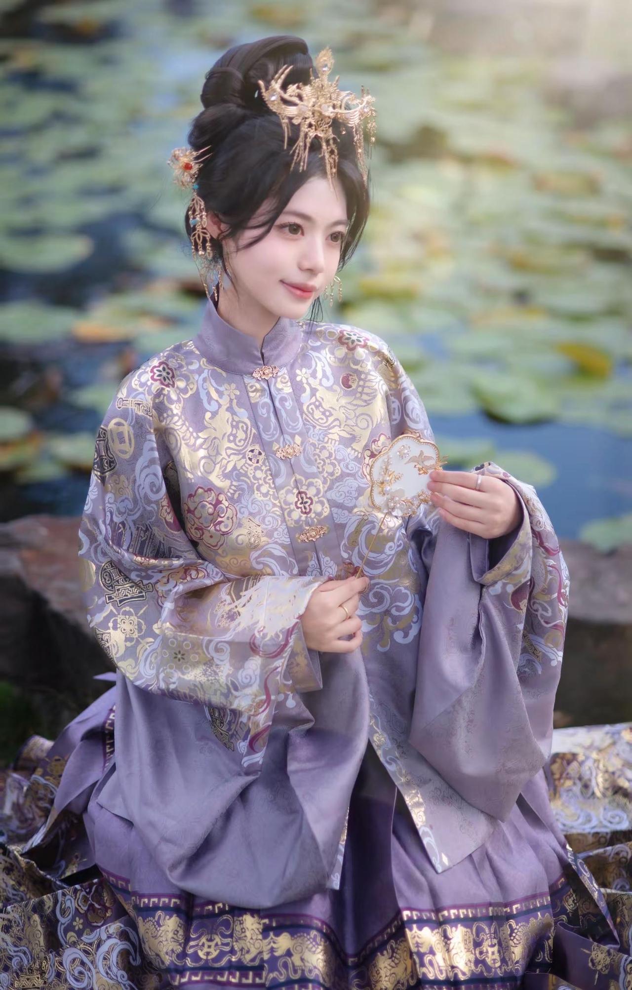 人们从来不叹缘分太浅 只叹命运无常 即便刻舟求剑也难以将指纹重叠国风永不过时 马