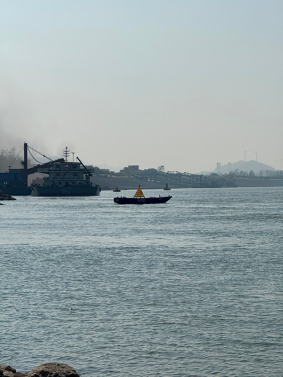 把你在意的东西看淡一点，有些事有些人，只要你不在乎，就伤害不到你。 