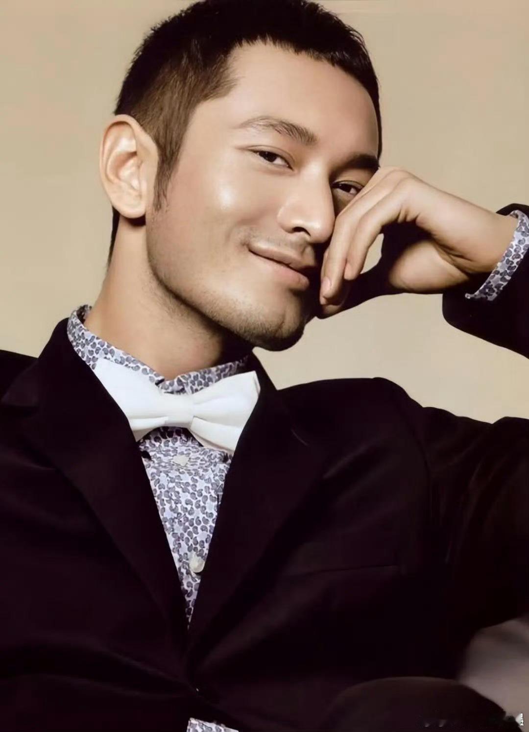 黄晓明首战失利后推掉戏约专注备考首战失利毅然推掉戏约潜心备考，一年坚守，如今终圆