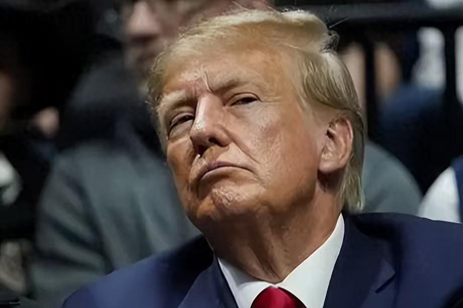 警惕美国的“捧杀”，继续保持中立，乌克兰问题，其实跟我们无关！最近几天，美国总统