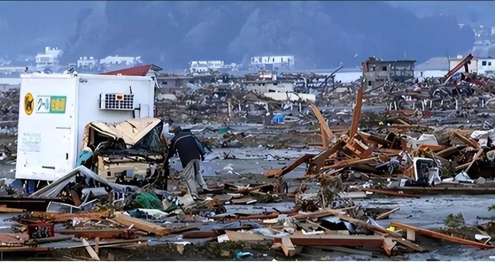 假如日本真沉没了，1.2亿日本人要搬来中国，这事儿还挺复杂。日本那地儿地震、火山