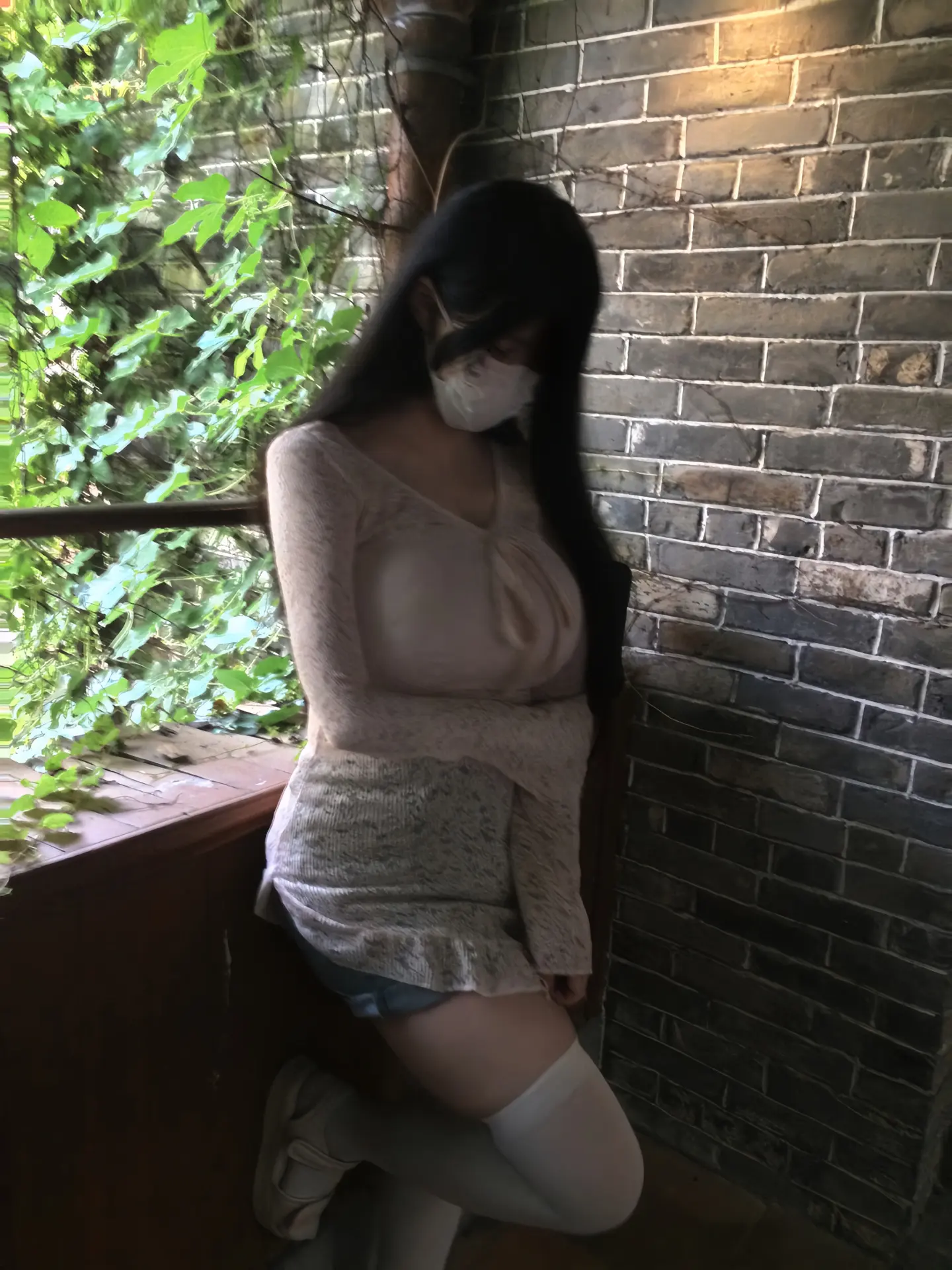 一对视我的心漏拍后失控
我看你的眼神实在谈不上清白